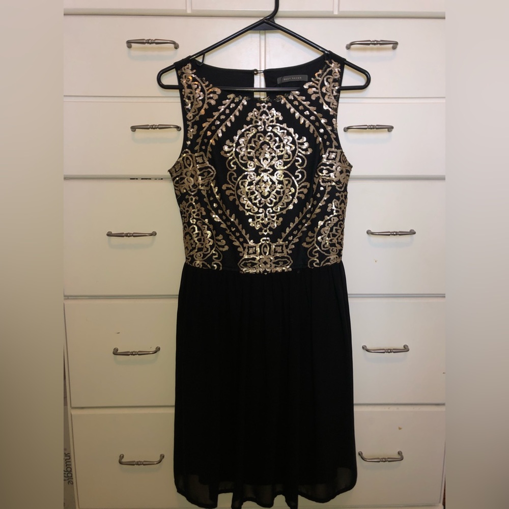 Suzy Shier little black dress size 4